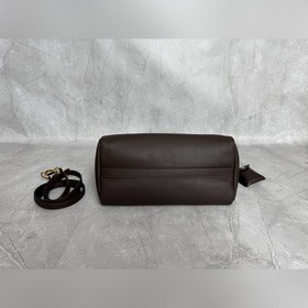 5BA304 Новая модель сумки-тоут от Miu,