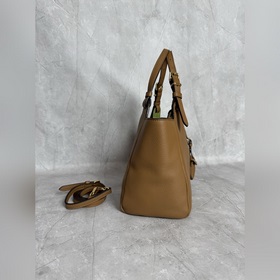 5BA304 Новая модель сумки-тоут от Miu,