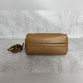 5BA304 Новая модель сумки-тоут от Miu,
