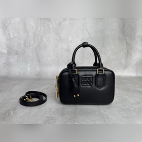 5BB123 Черная кожа Размер： 19×13×6 М