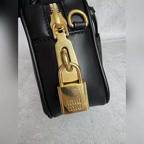 5BB123 Черная кожа Размер： 19×13×6 М