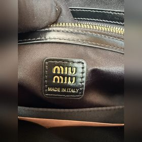 5BA303 Черная новинка Miu — сумка в фо