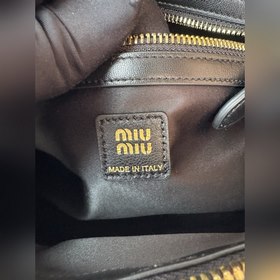 5BF130 — новая модель рюкзака Miu в фо