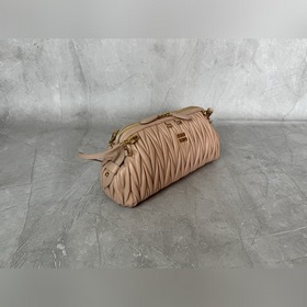5BF130 — новая модель рюкзака Miu в фо