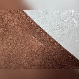 Soft Triomphe Halfmoon — модная сумка 
