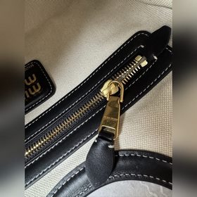 5BG288 Новая модель сумки-тоут от Miu,