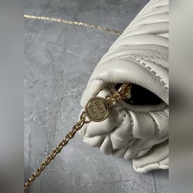 5BP086 MIU — новая сумка на цепочке, и