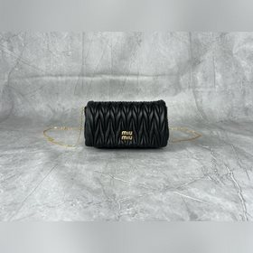5BP086 MIU — новая сумка на цепочке, и