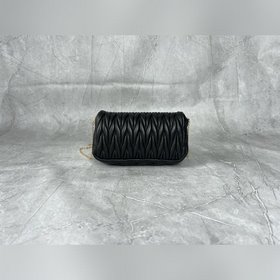 5BP086 MIU — новая сумка на цепочке, и