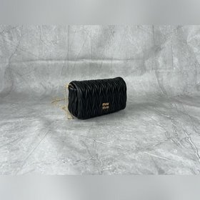 5BP086 MIU — новая сумка на цепочке, и