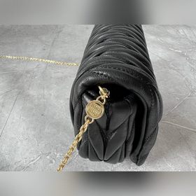 5BP086 MIU — новая сумка на цепочке, и