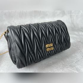 5BP086 MIU — новая сумка на цепочке, и