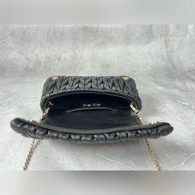 5BP086 MIU — новая сумка на цепочке, и