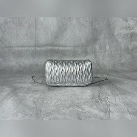 5BP086 MIU — новая сумка на цепочке, и