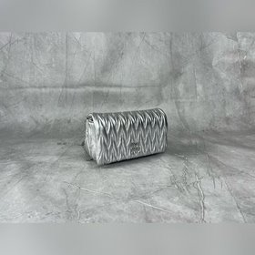 5BP086 MIU — новая сумка на цепочке, и