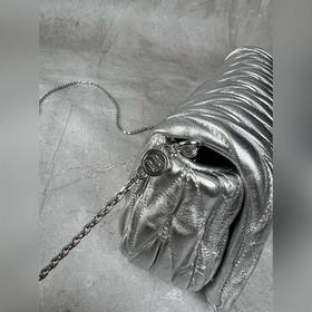 5BP086 MIU — новая сумка на цепочке, и