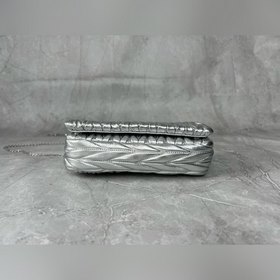 5BP086 MIU — новая сумка на цепочке, и