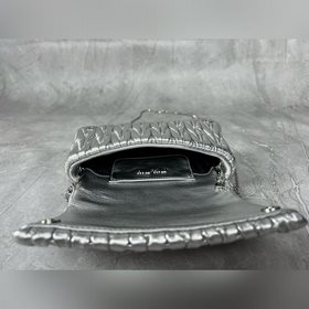 5BP086 MIU — новая сумка на цепочке, и