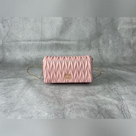 5BP086 MIU — новая сумка на цепочке, и