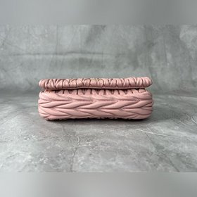 5BP086 MIU — новая сумка на цепочке, и