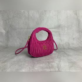 Новая модель сумки Hobo из вельвета 