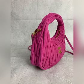Новая модель сумки Hobo из вельвета 