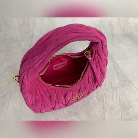 Новая модель сумки Hobo из вельвета 