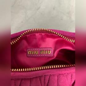 Новая модель сумки Hobo из вельвета 