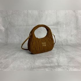 Новая модель сумки Hobo из вельвета 