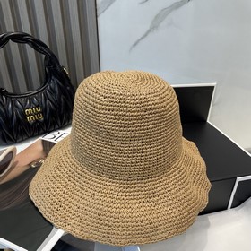 Новая модель соломенной шляпы Prada Ra