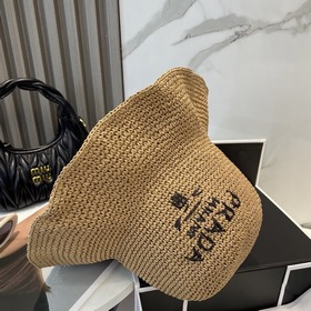 Новая модель соломенной шляпы Prada Ra
