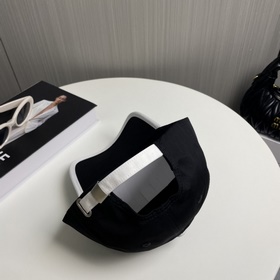 Новая бейсболка PRADA — версия для зак