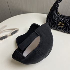 [Prada] Новая коллекция весна-лето： б