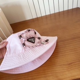 Рыбацкая кепка Prada с буквенным прин
