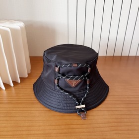 Рыбацкая кепка Prada с буквенным прин