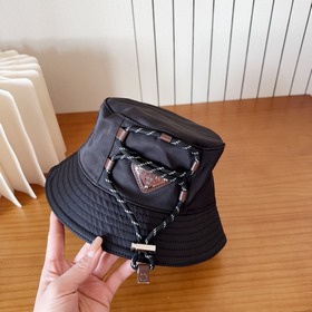 Рыбацкая кепка Prada с буквенным прин