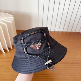 Рыбацкая кепка Prada с буквенным прин