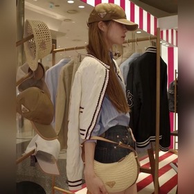 Бейсболка Prada с вышитыми буквами от