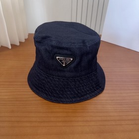 Рыбацкая кепка Prada с буквенным прин