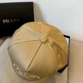 Новая классическая бейсболка PRADA — в