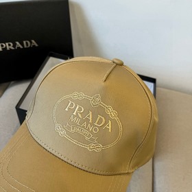 Новая классическая бейсболка PRADA — в
