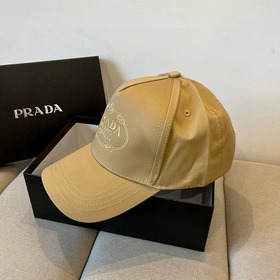 Новая классическая бейсболка PRADA — в