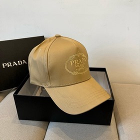 Новая классическая бейсболка PRADA — в