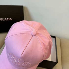 Новая классическая бейсболка PRADA — в
