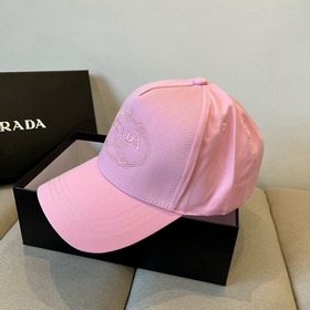 Новая классическая бейсболка PRADA — в