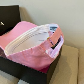 Новая классическая бейсболка PRADA — в
