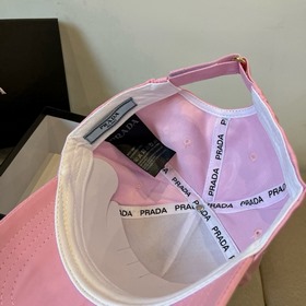 Новая классическая бейсболка PRADA — в