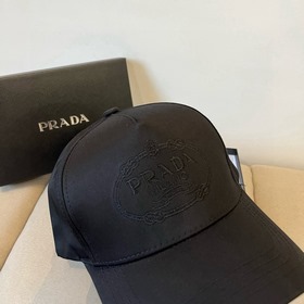 Новая классическая бейсболка PRADA — в