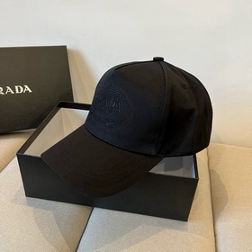 Новая классическая бейсболка PRADA — в