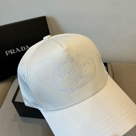 Новая классическая бейсболка PRADA — в